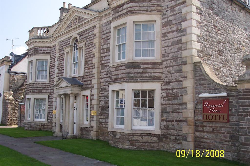 Rounceval House Hotel Чипинг Содбъри Екстериор снимка