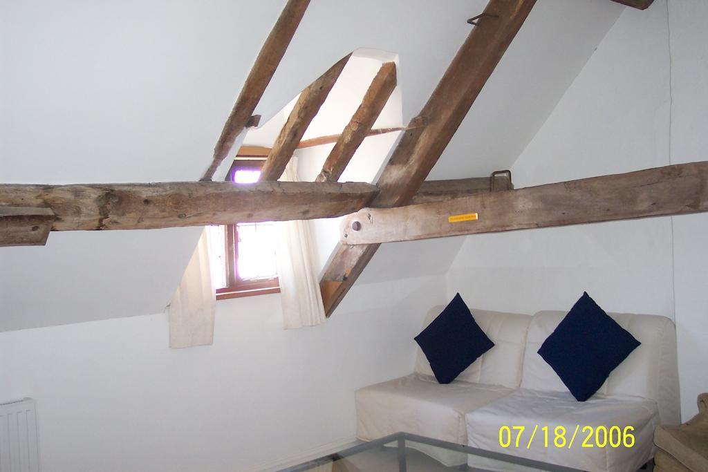 Rounceval House Hotel Чипинг Содбъри Екстериор снимка