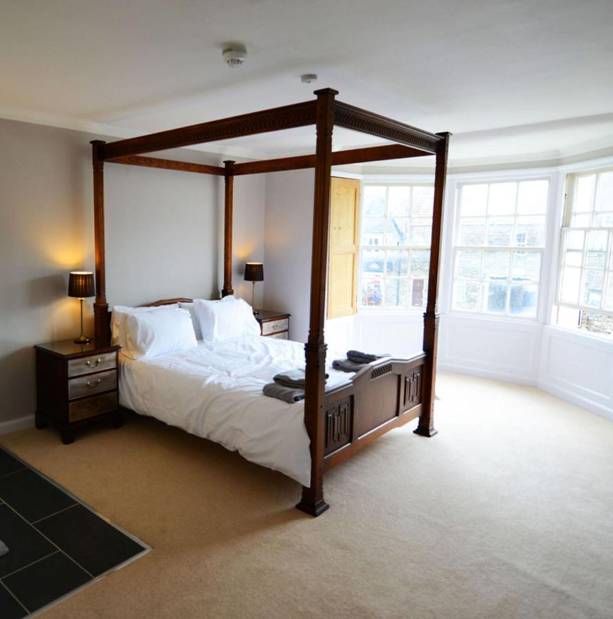 Rounceval House Hotel Чипинг Содбъри Екстериор снимка