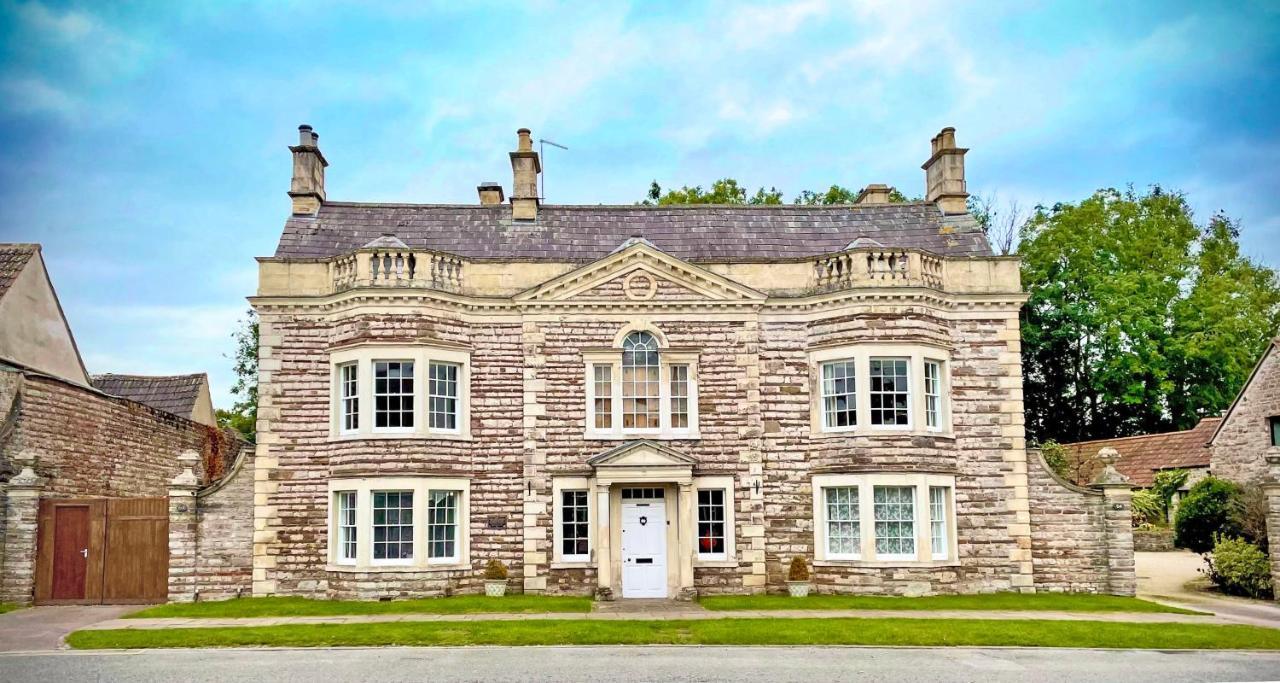 Rounceval House Hotel Чипинг Содбъри Екстериор снимка