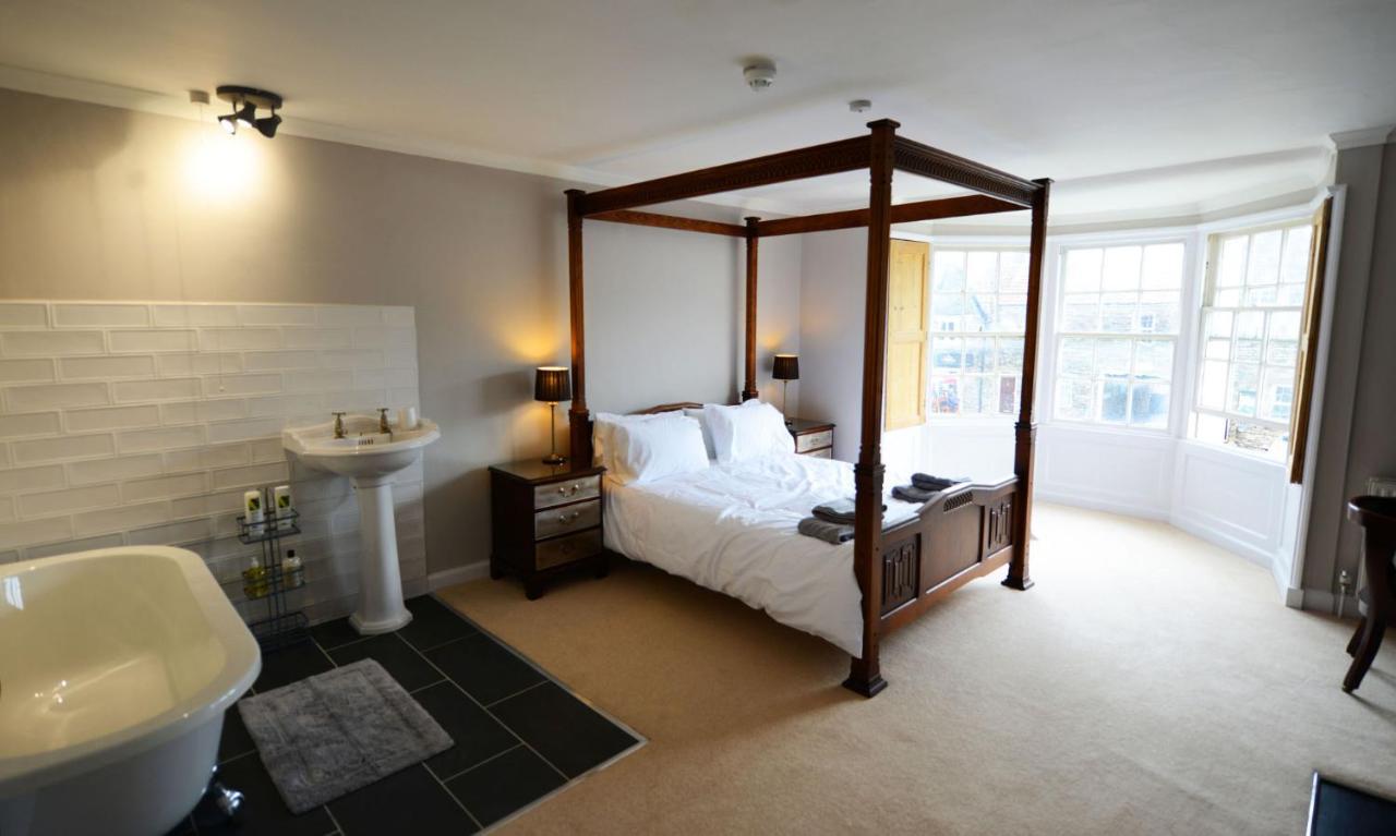 Rounceval House Hotel Чипинг Содбъри Екстериор снимка